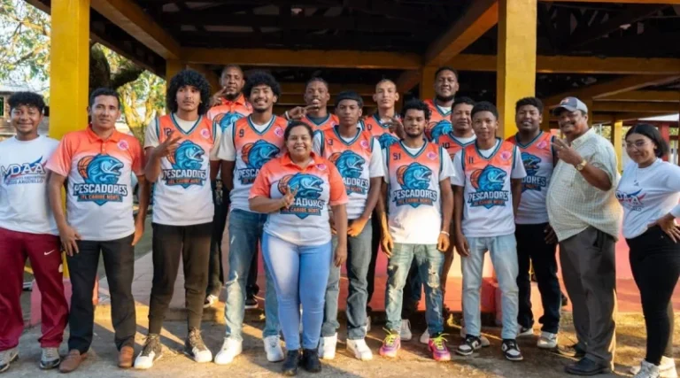 Entregan-uniformes-a-Pescadores-del-Caribe-Norte-para-el-Carlos-Ulloa-2026-800x445