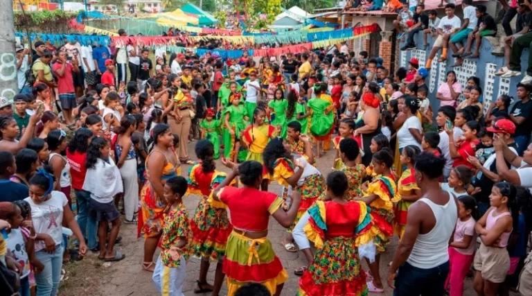 Bilwi-cerro-mayo-al-ritmo-del-ultimo-May-Pole-en-el-historico-barrio-El-Muelle-800x445