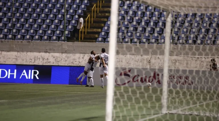 Diriangen-FC-golea-4-2-a-Plaza-Amador-en-su-debut-de-la-Copa-Centroamericana-2026-800x445